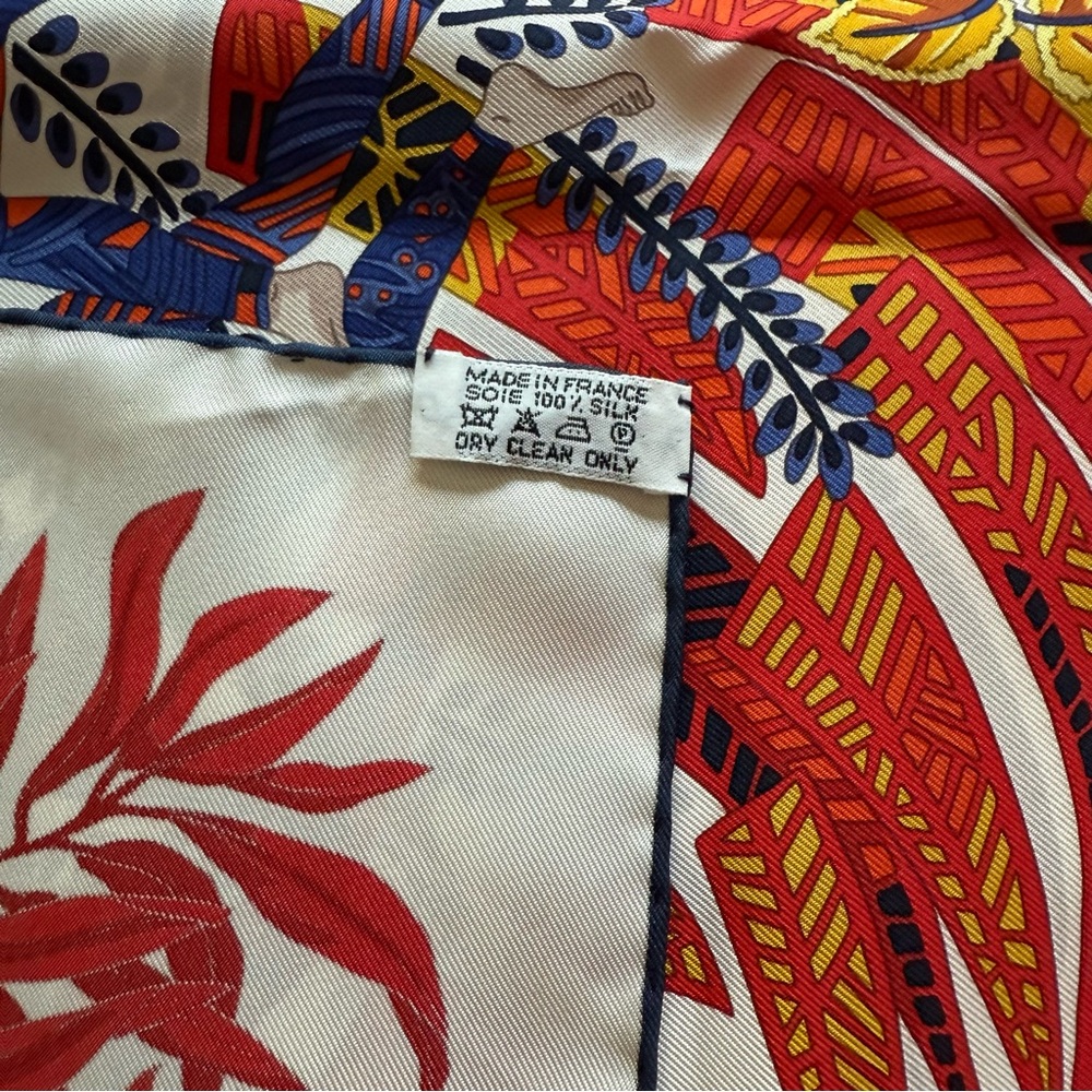 Hermès La Promenade de Platon Silk Scarf 90cm Marine Red w/ Box & Extras - Picture 7 of 12